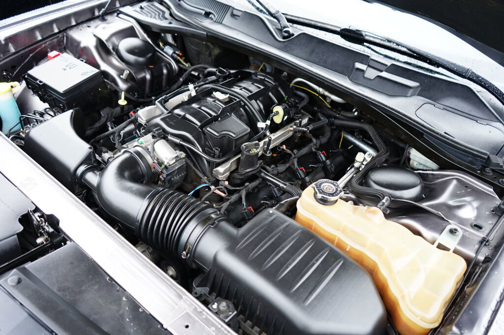 Used 2015 Dodge Challenger R/T Plus image 23