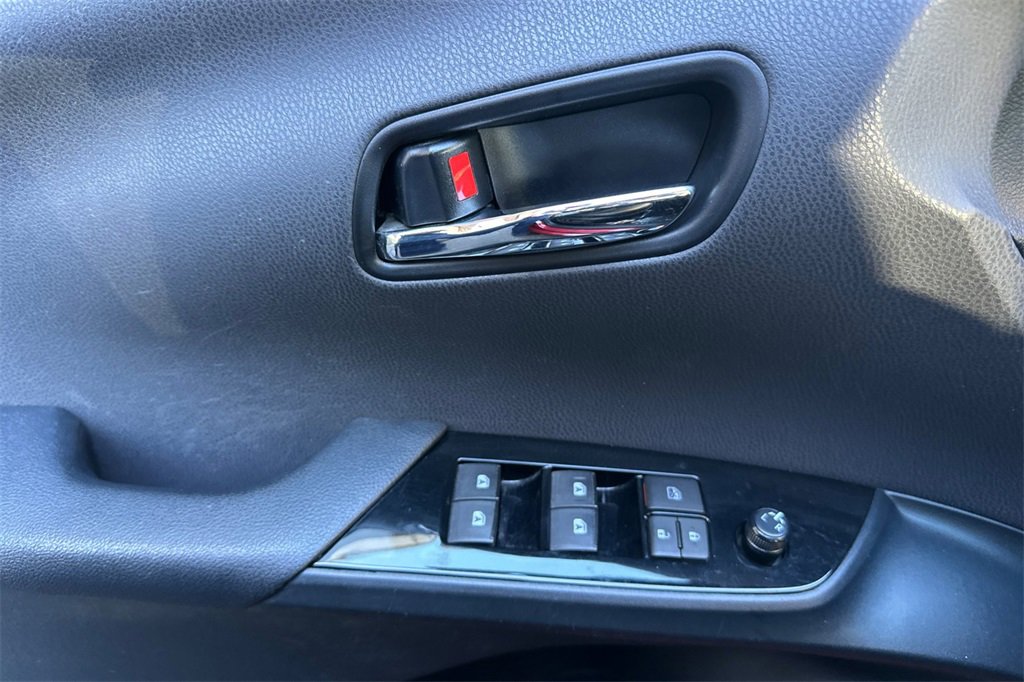 Used 2017 Toyota Prius Prime Premium image 11