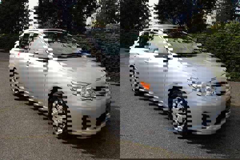 Used 2011 Toyota Corolla LE image 2