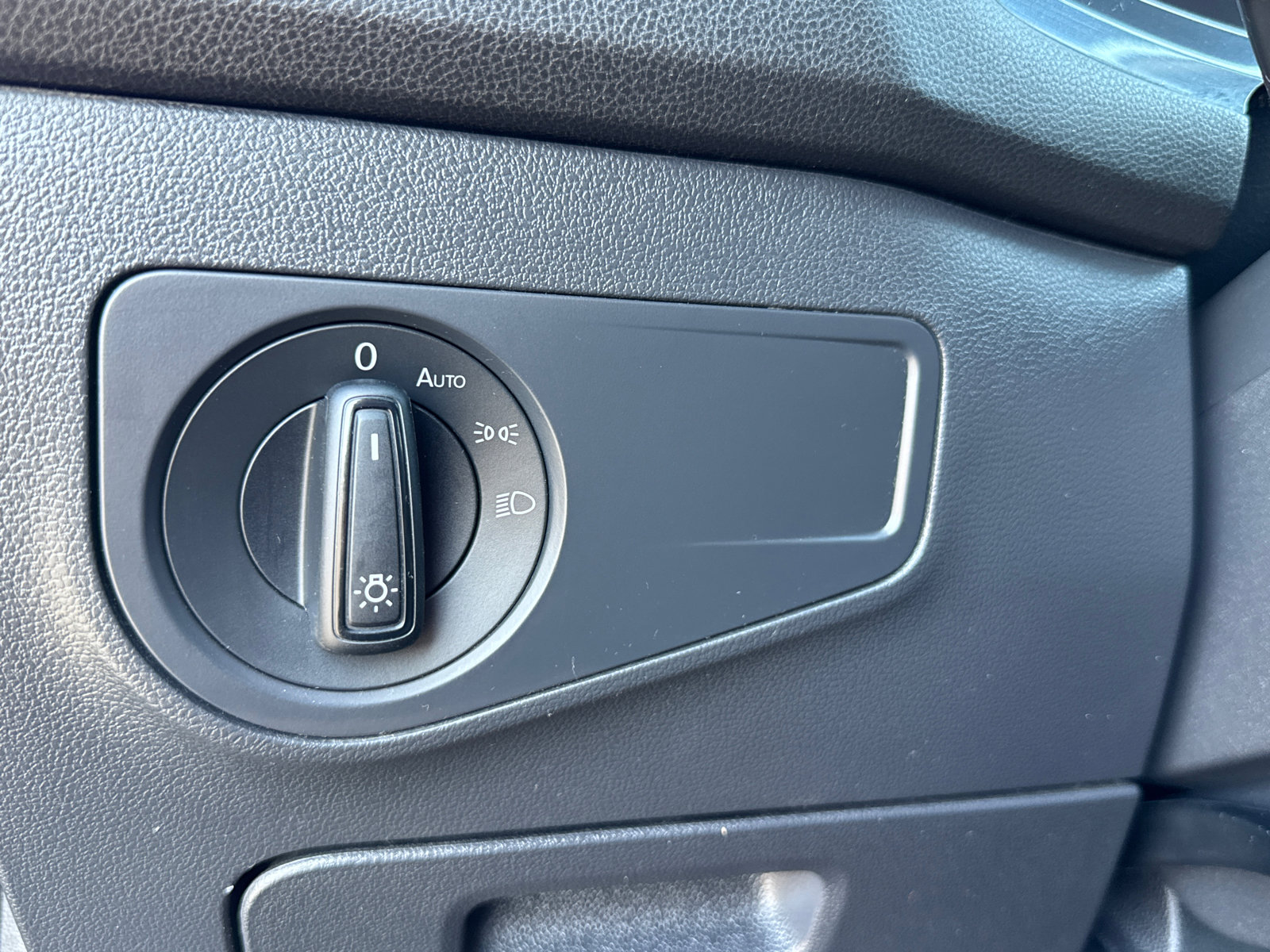 Used 2022 Volkswagen Tiguan S image 15