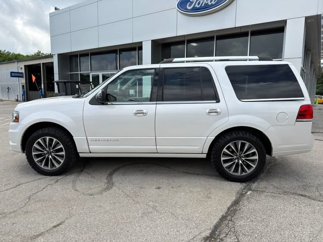 Used 2017 Lincoln Navigator Select AWD/4WD image 4