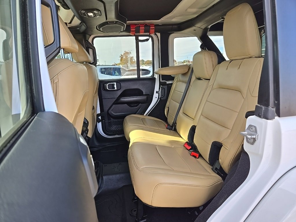Used 2018 Jeep Wrangler Unlimited Sahara image 23