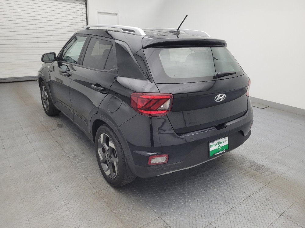 Used 2024 Hyundai Venue SEL FWD image 5