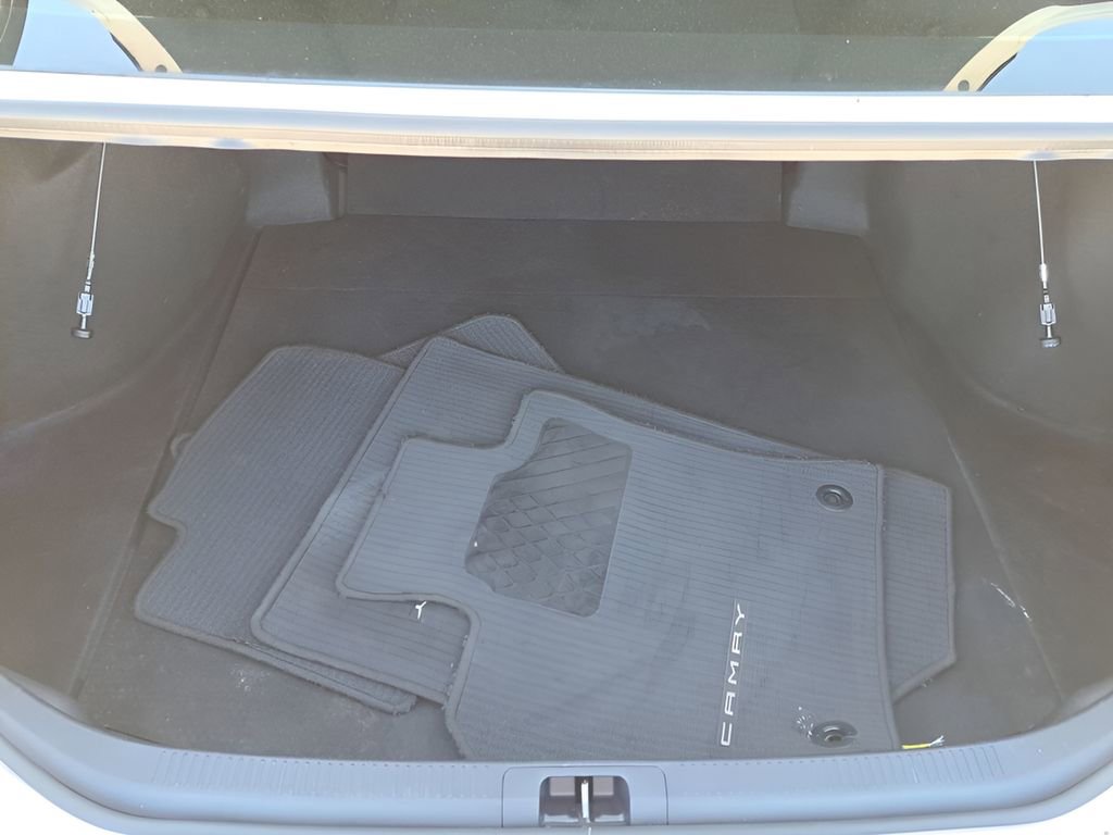 Certified 2022 Toyota Camry SE w/ Convenience Package image 6