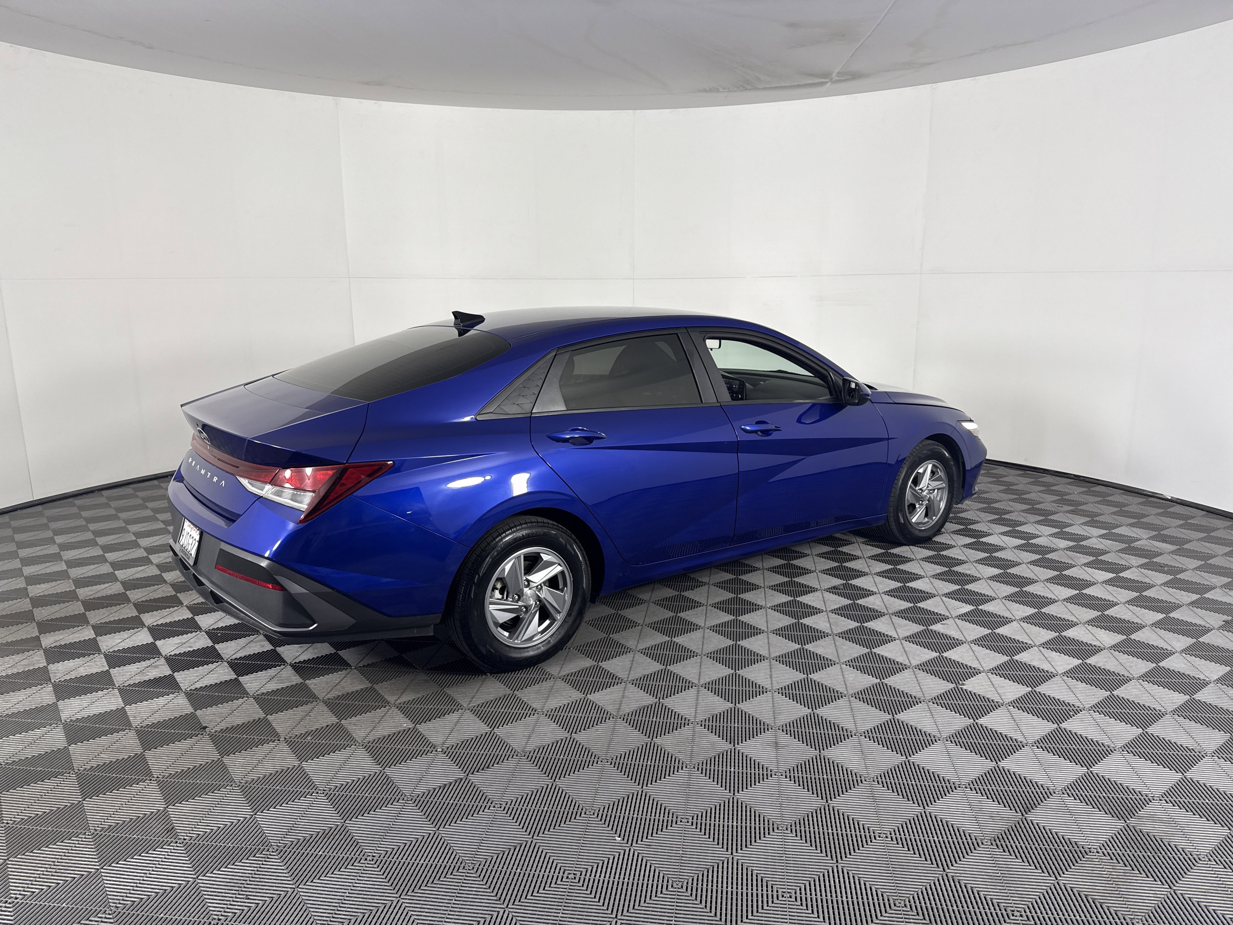 Used 2024 Hyundai Elantra SE image 4