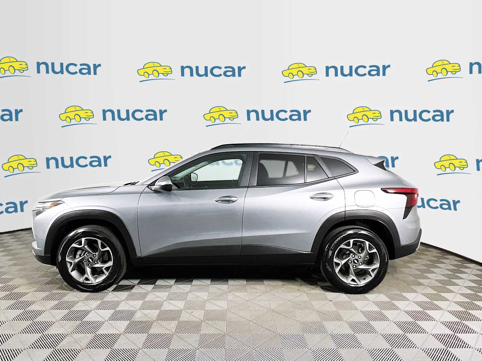 Used 2025 Chevrolet Trax LT w/ LT Convenience Package image 4