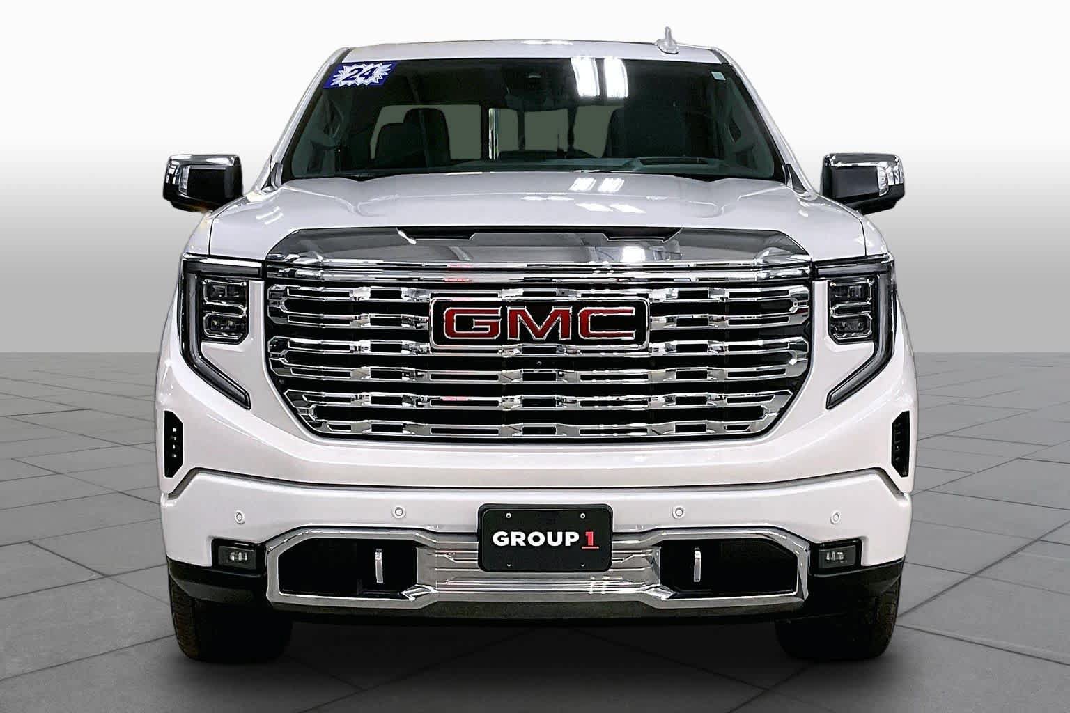 Used 2024 GMC Sierra 1500 Denali w/ Denali Reserve Package AWD/4WD image 4