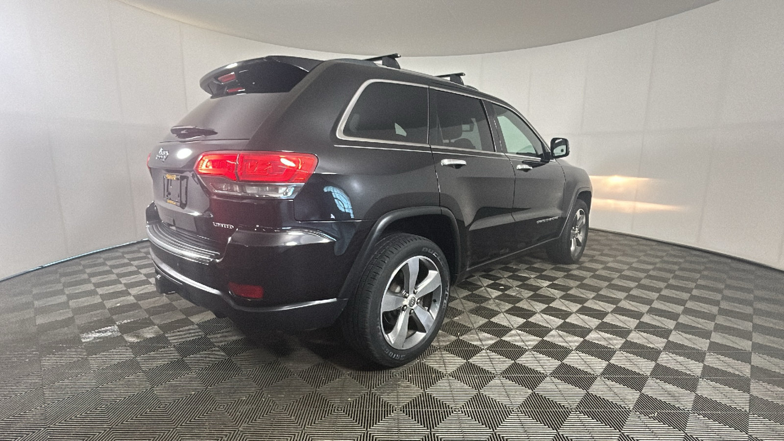 Used 2015 Jeep Grand Cherokee Limited w/ Trailer Tow Group IV AWD/4WD image 3