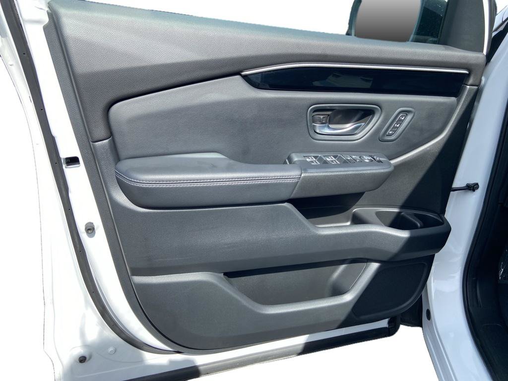 Used 2023 Honda Pilot Touring image 7