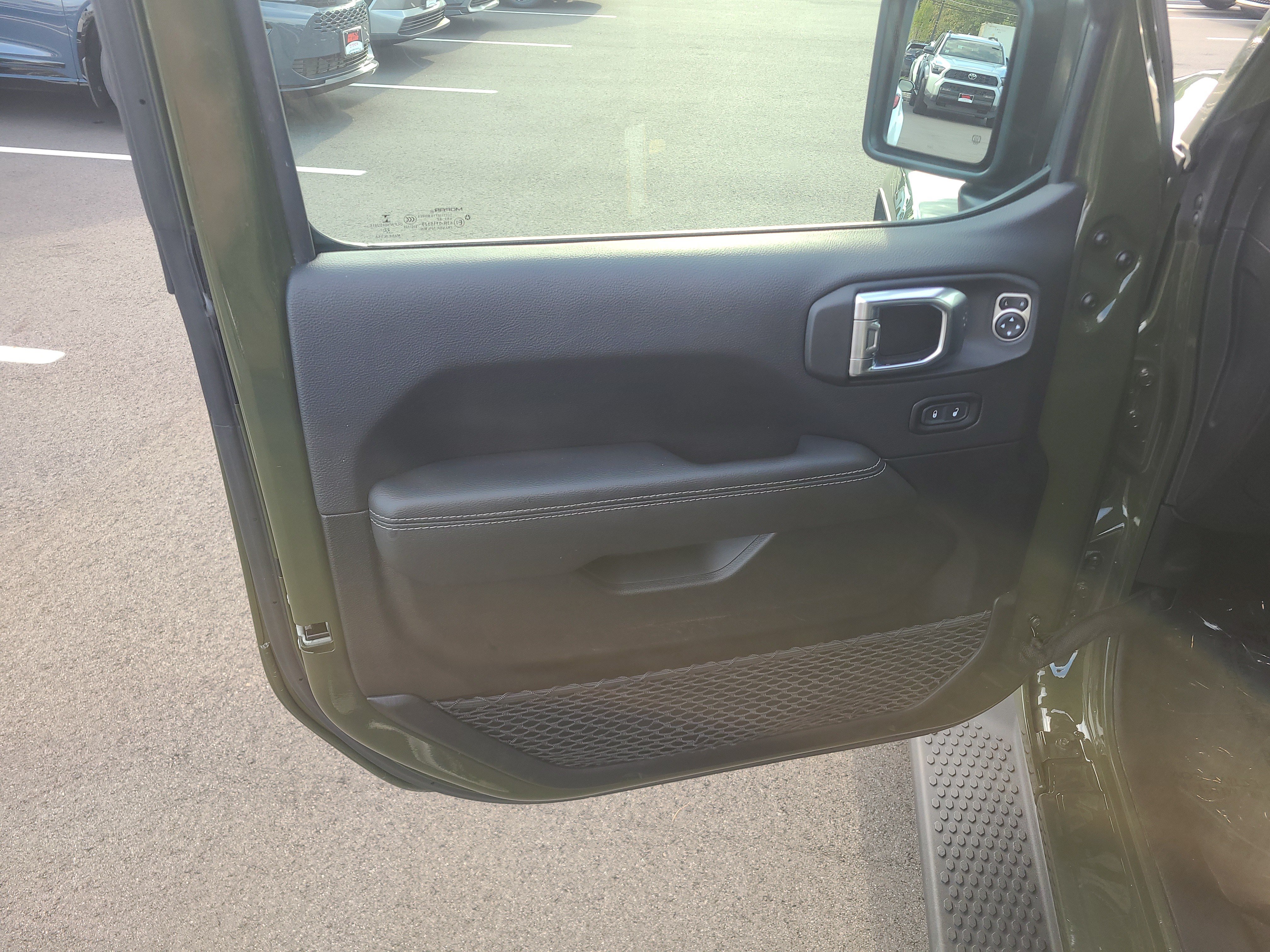 Used 2023 Jeep Wrangler Unlimited Sahara w/ Cold Weather Group AWD/4WD image 14
