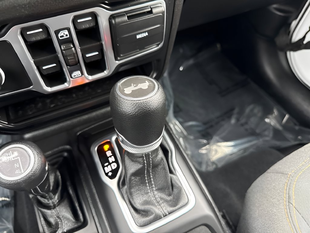 Used 2025 Jeep Wrangler Unlimited Sport AWD/4WD image 15