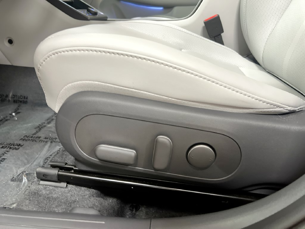 Used 2025 Hyundai Kona Limited FWD image 21