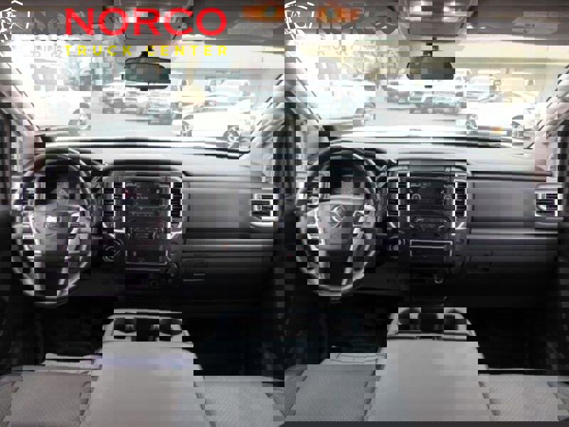 Used 2017 Nissan Titan S image 16