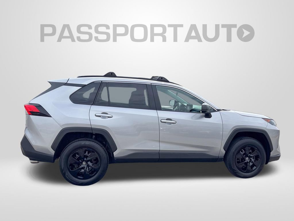 Used 2021 Toyota RAV4 LE AWD/4WD image 9