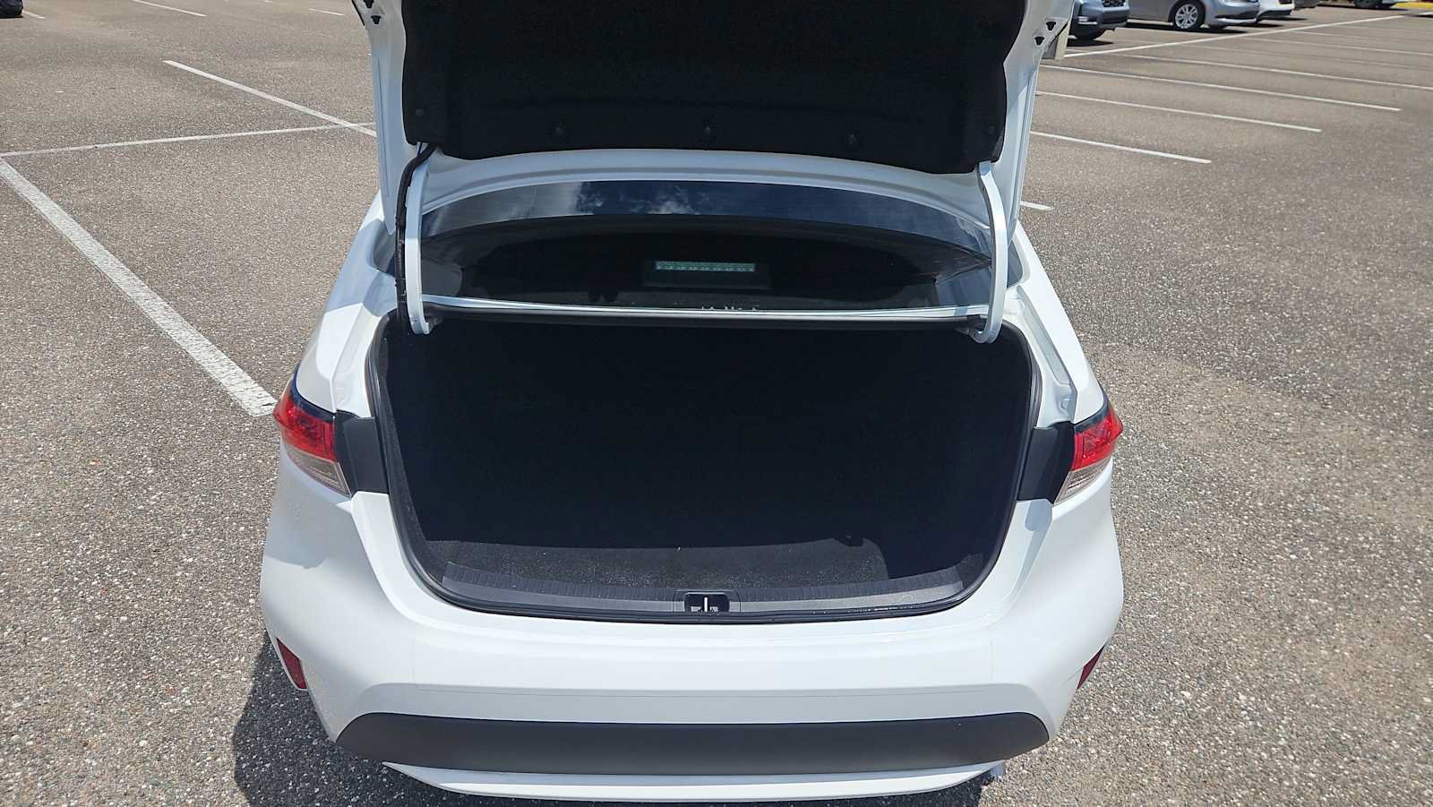 Used 2022 Toyota Corolla LE FWD image 20