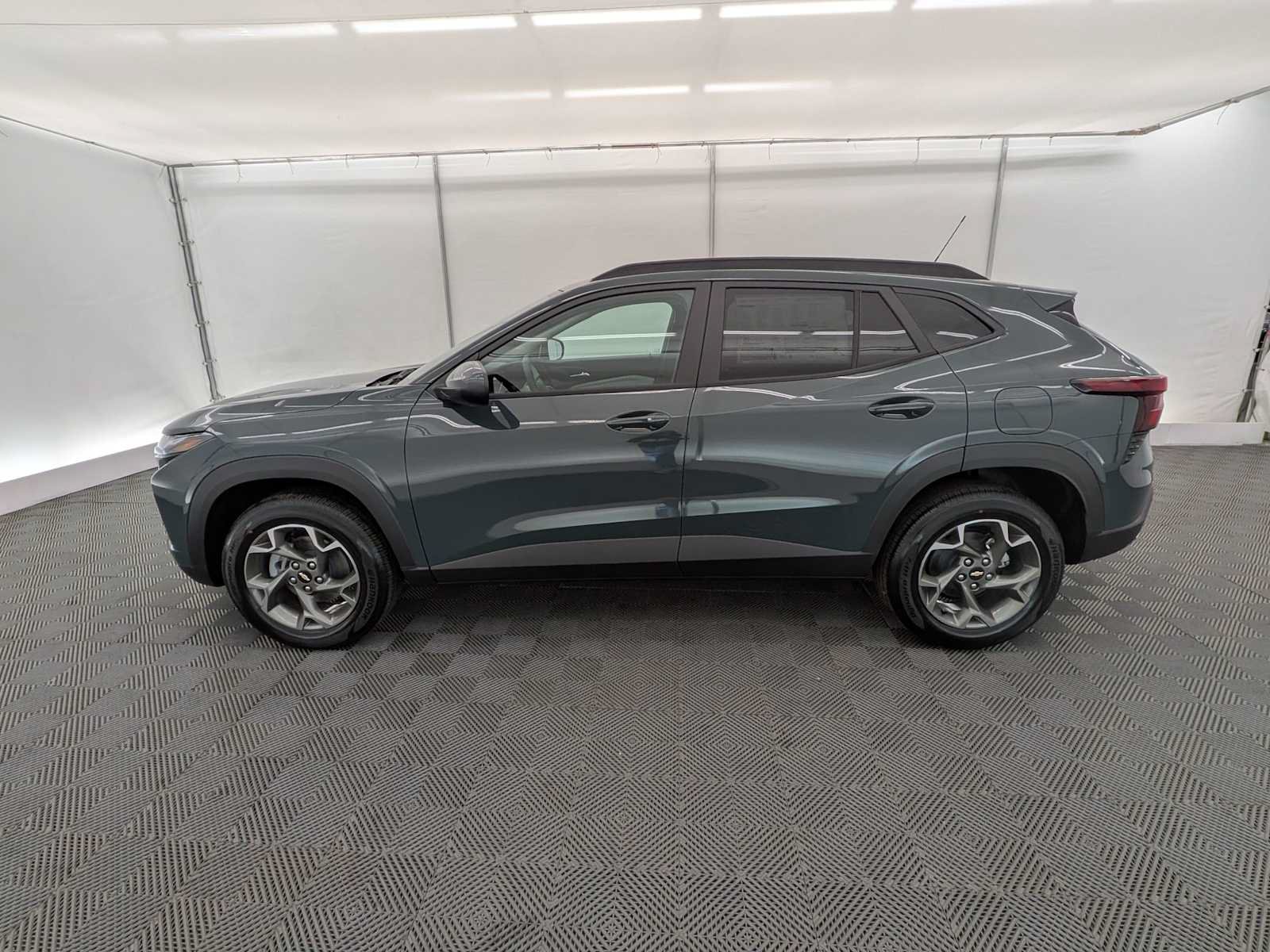 New 2026 Chevrolet Trax LT w/ Driver Confidence Package FWD image 3