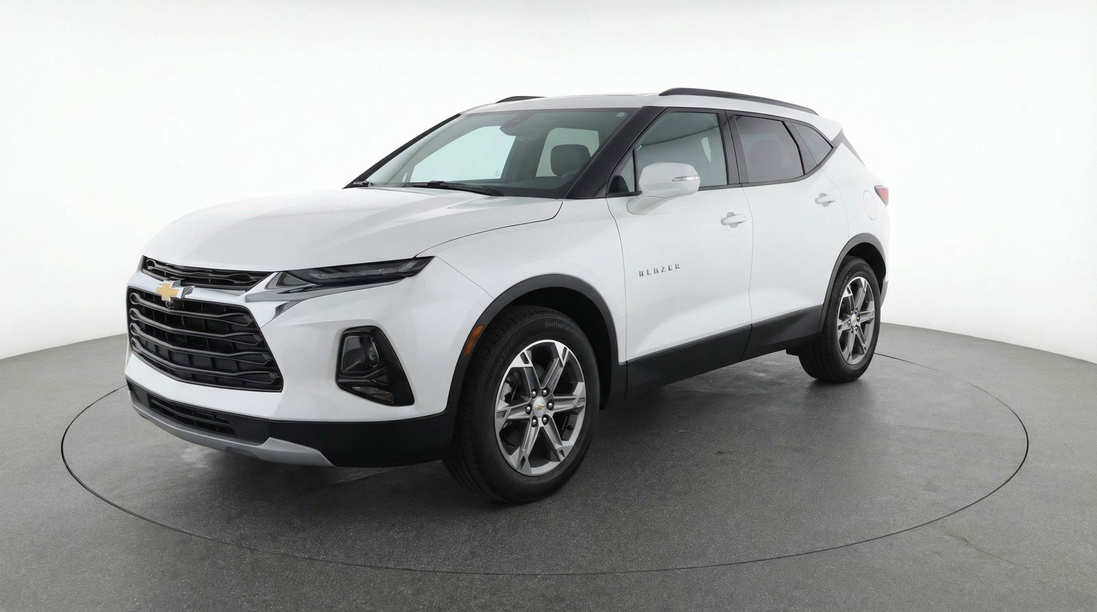 Used 2025 Chevrolet Blazer LT FWD image 3