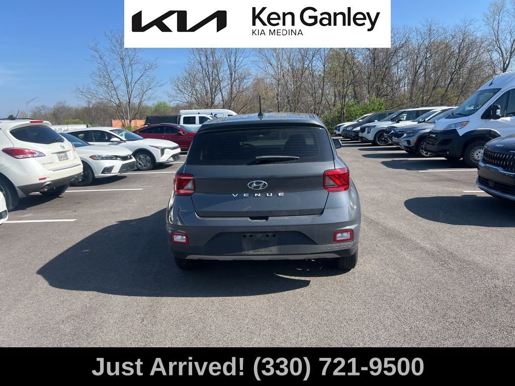 Used 2023 Hyundai Venue SE FWD image 6
