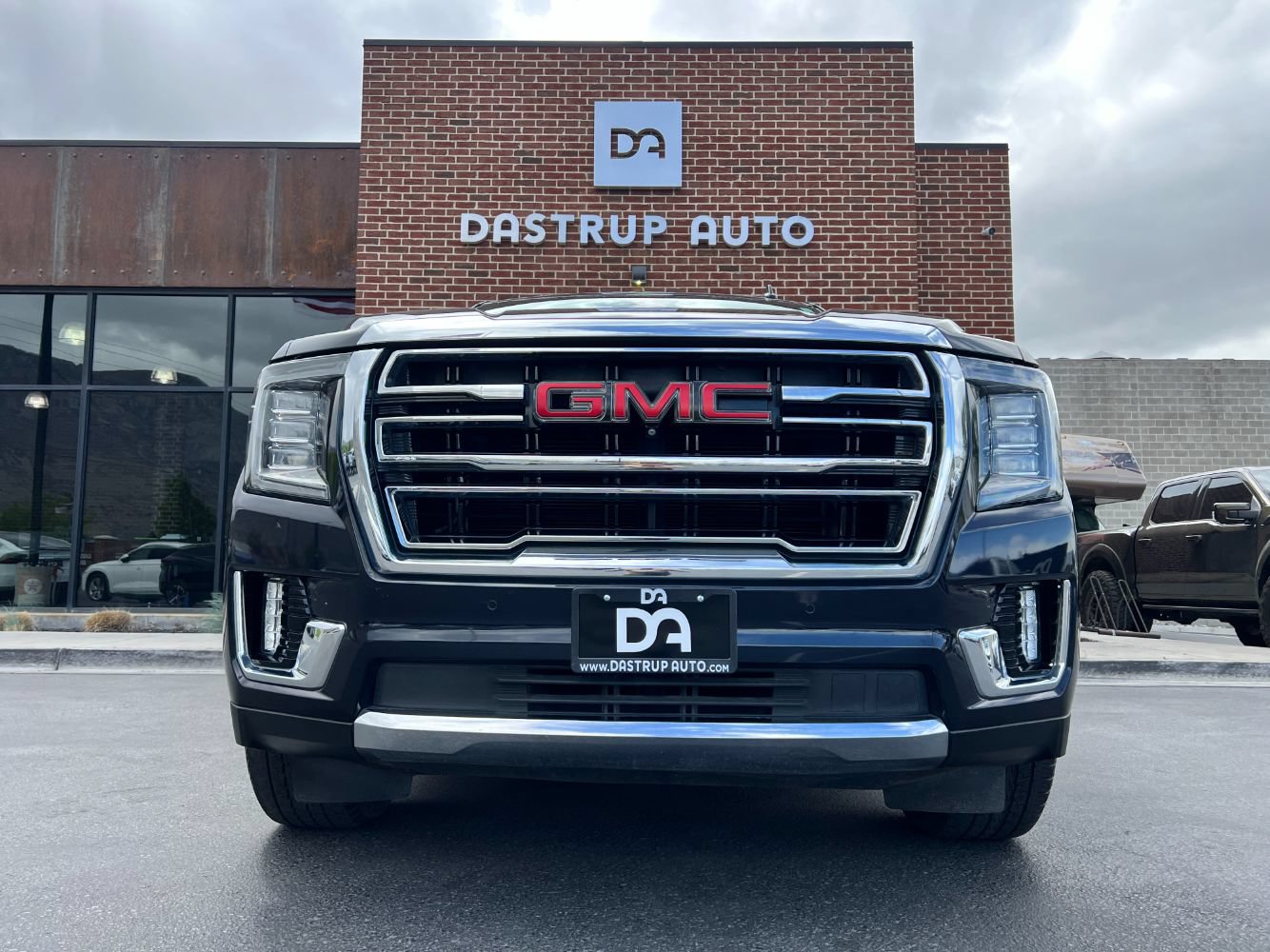 Used 2021 GMC Yukon SLT w/ Rear Media and Nav Package AWD/4WD image 2