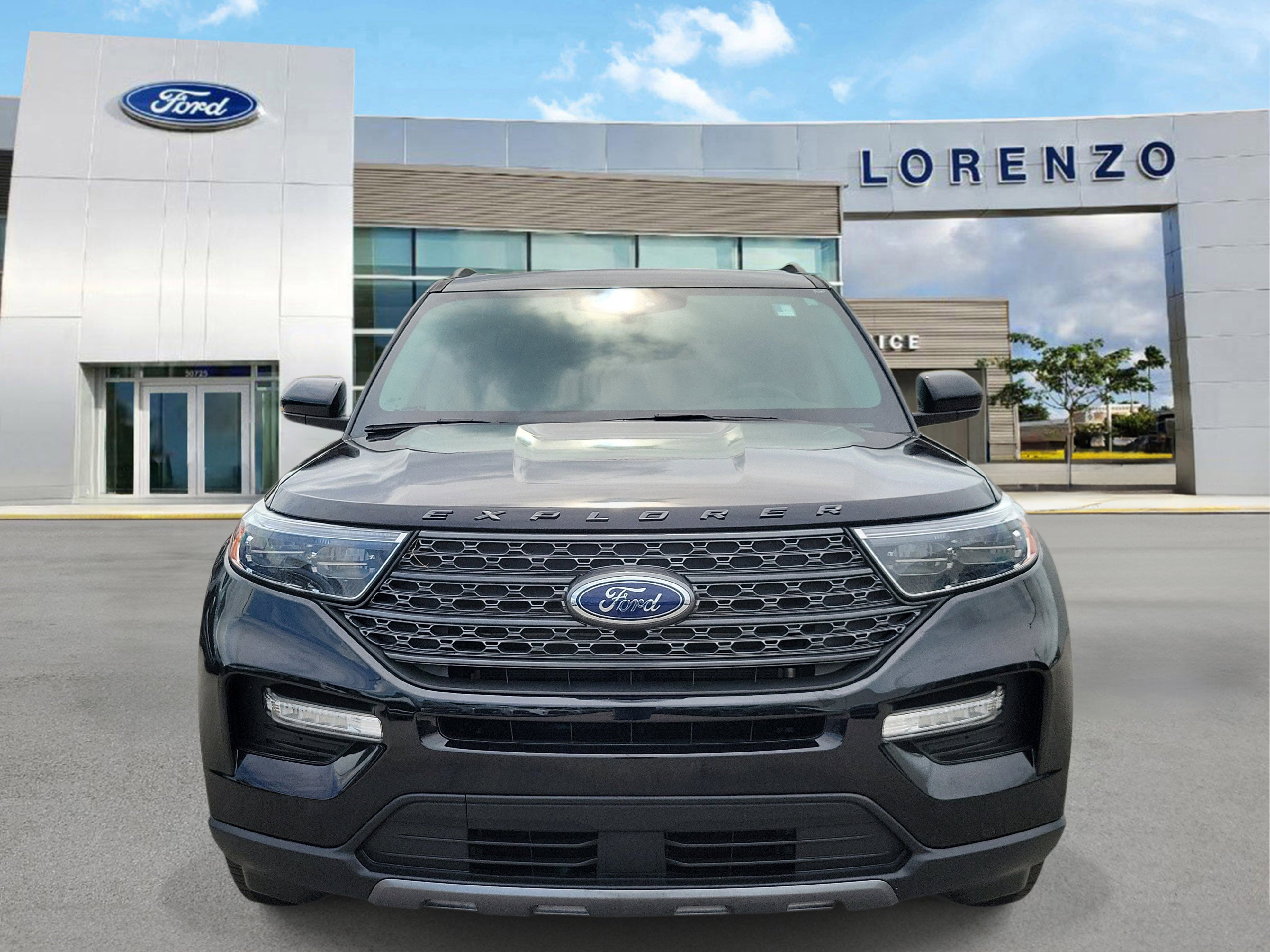 Used 2023 Ford Explorer XLT w/ Equipment Group 202A RWD image 2