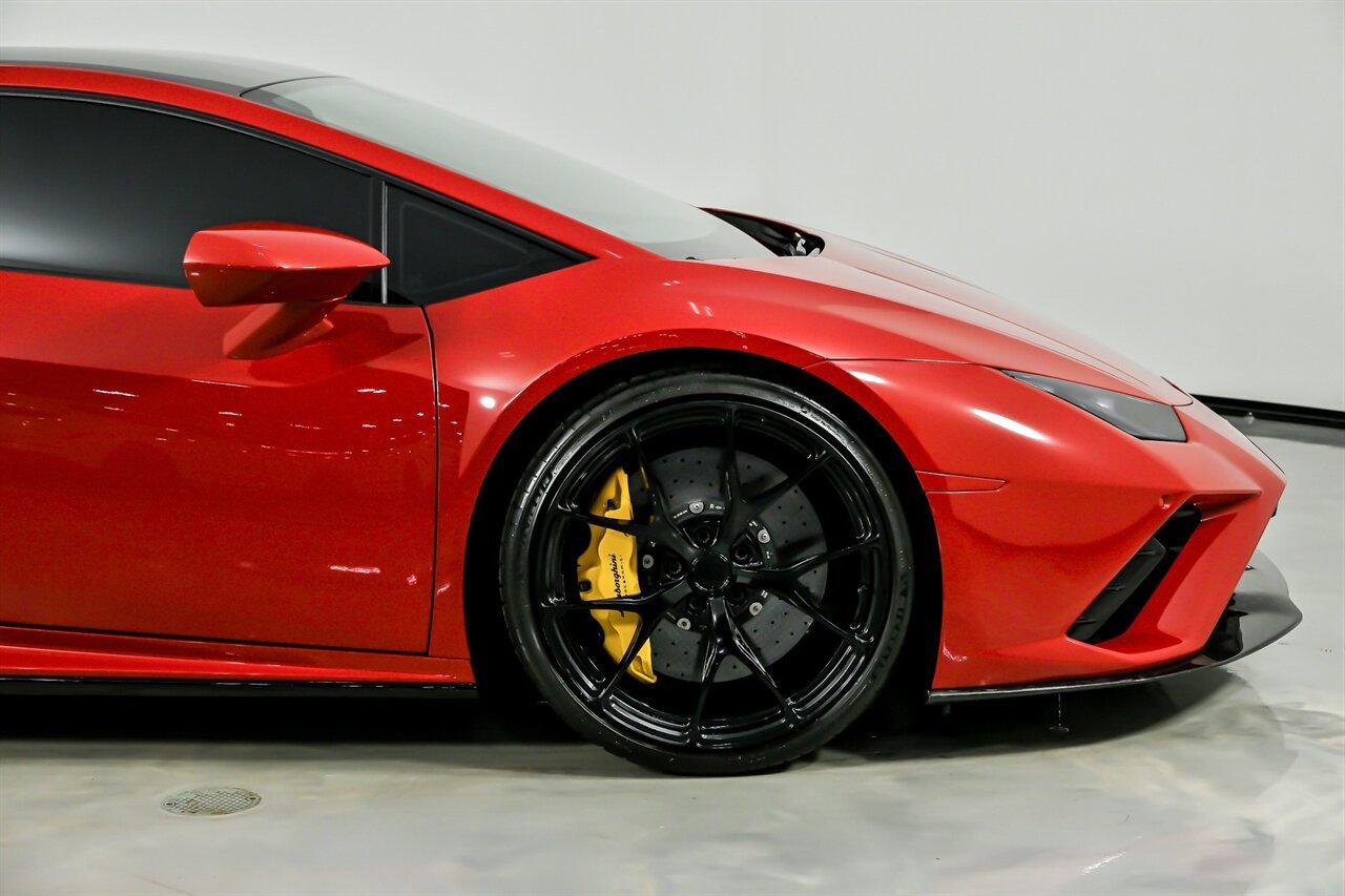 Used 2021 Lamborghini Huracan EVO image 16