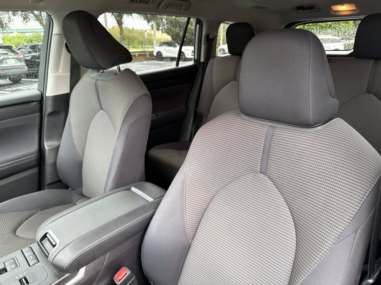 Used 2021 Toyota Highlander LE image 11