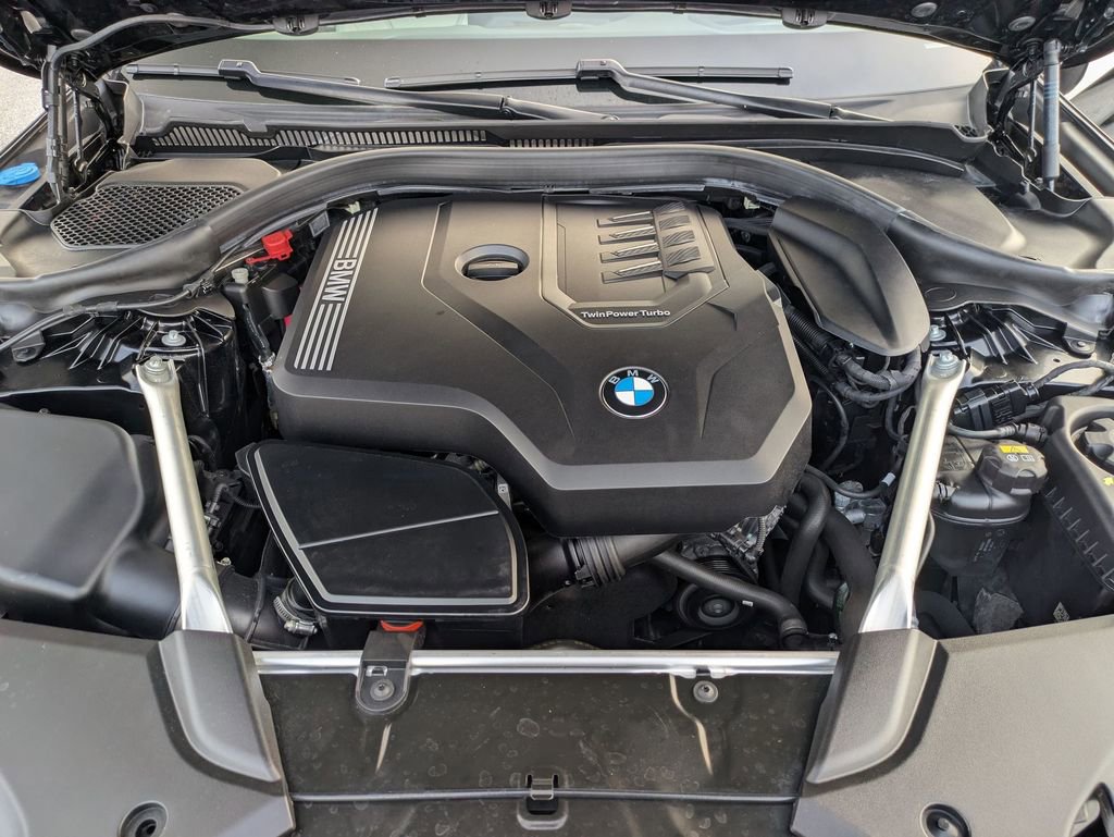 Used 2021 BMW 530i xDrive w/ Premium Package image 9