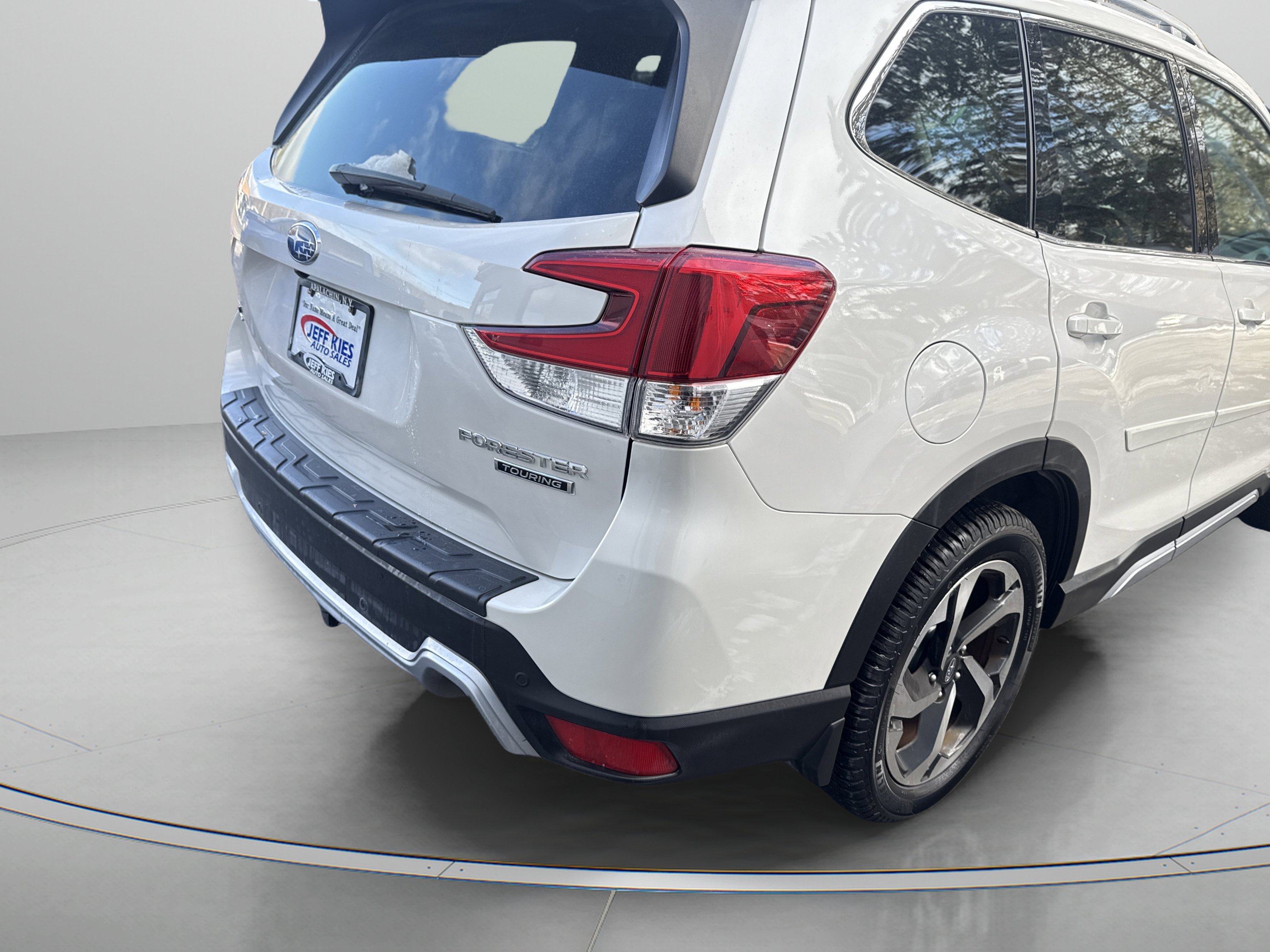 Used 2022 Subaru Forester Touring AWD/4WD image 5