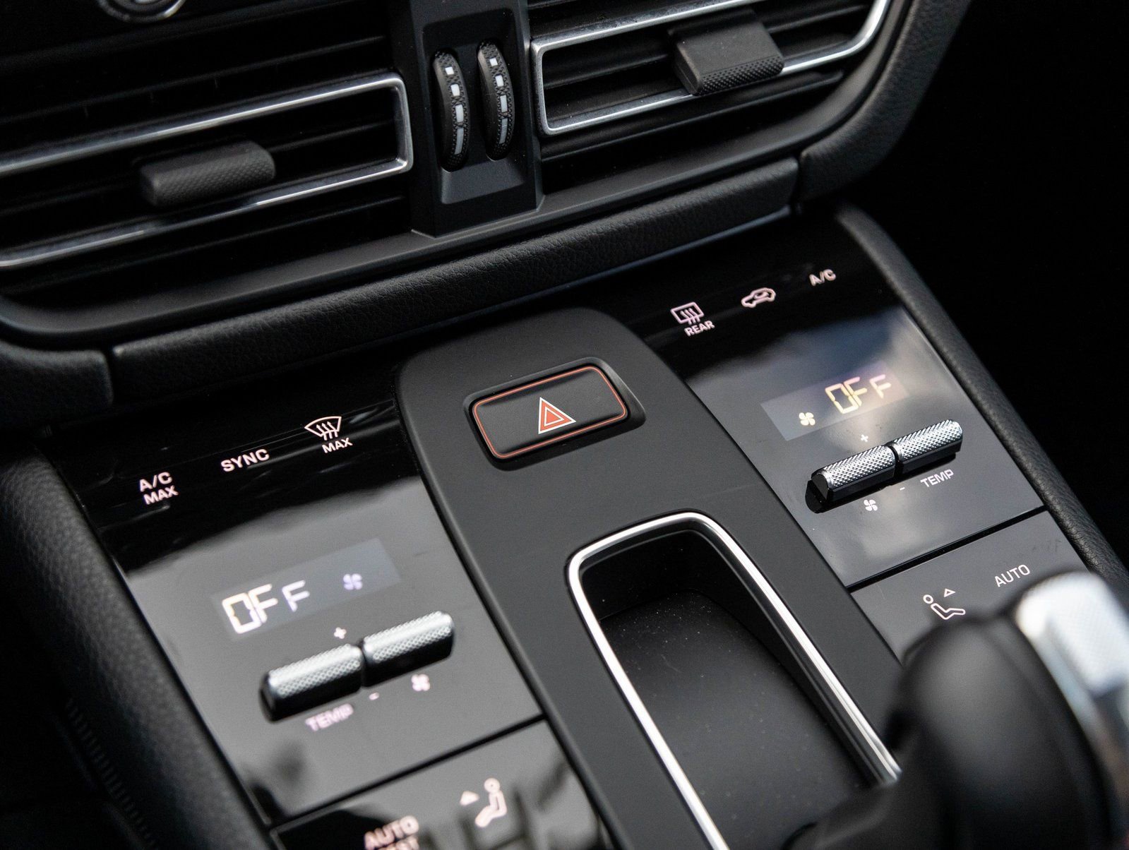 Certified 2025 Porsche Macan image 27