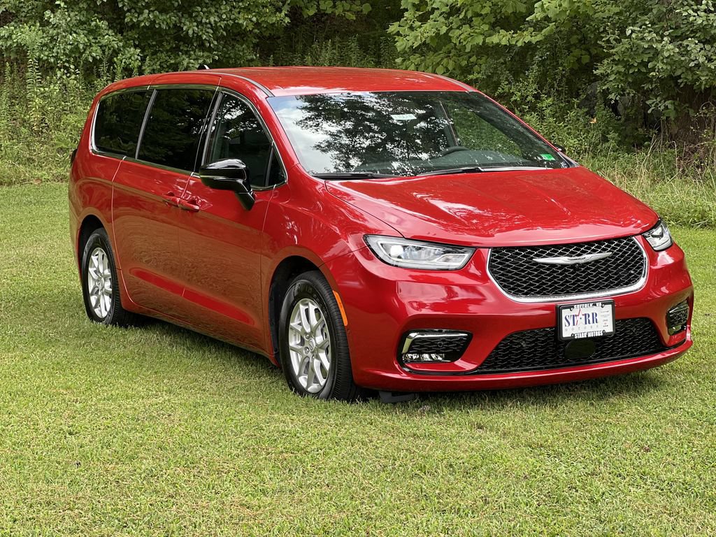 New 2026 Chrysler Pacifica Select FWD image 1