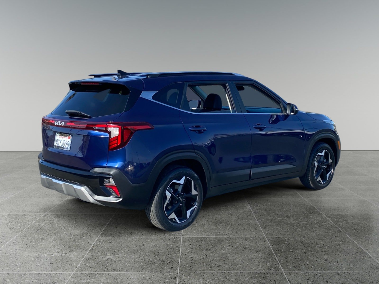 Used 2024 Kia Seltos EX FWD image 5