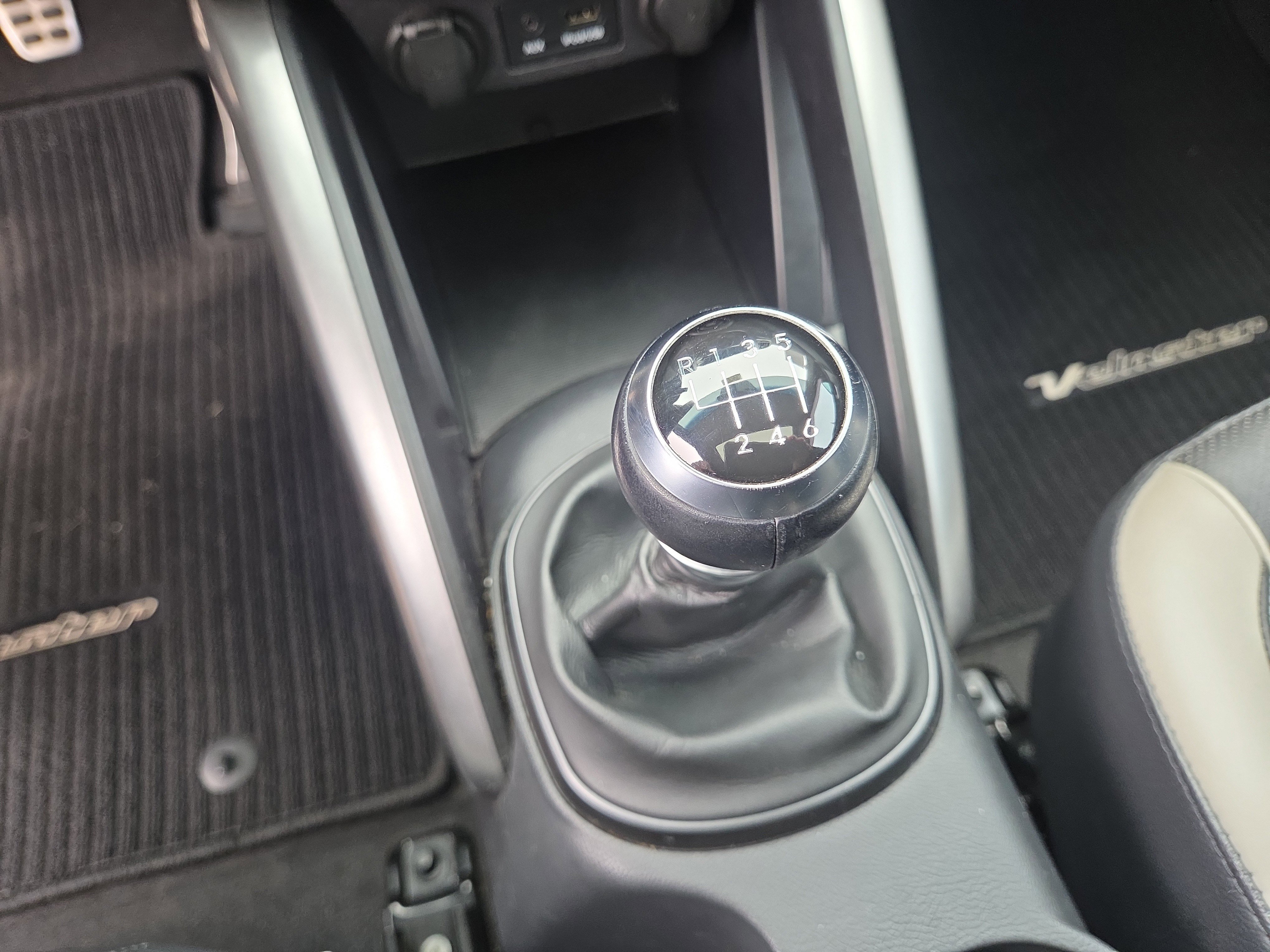 Used 2014 Hyundai Veloster Turbo w/ Turbo Technology Package 04 image 25