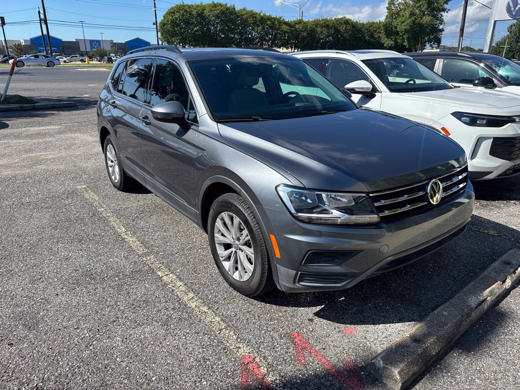Used 2019 Volkswagen Tiguan SE w/ Panoramic Sunroof Package FWD image 2