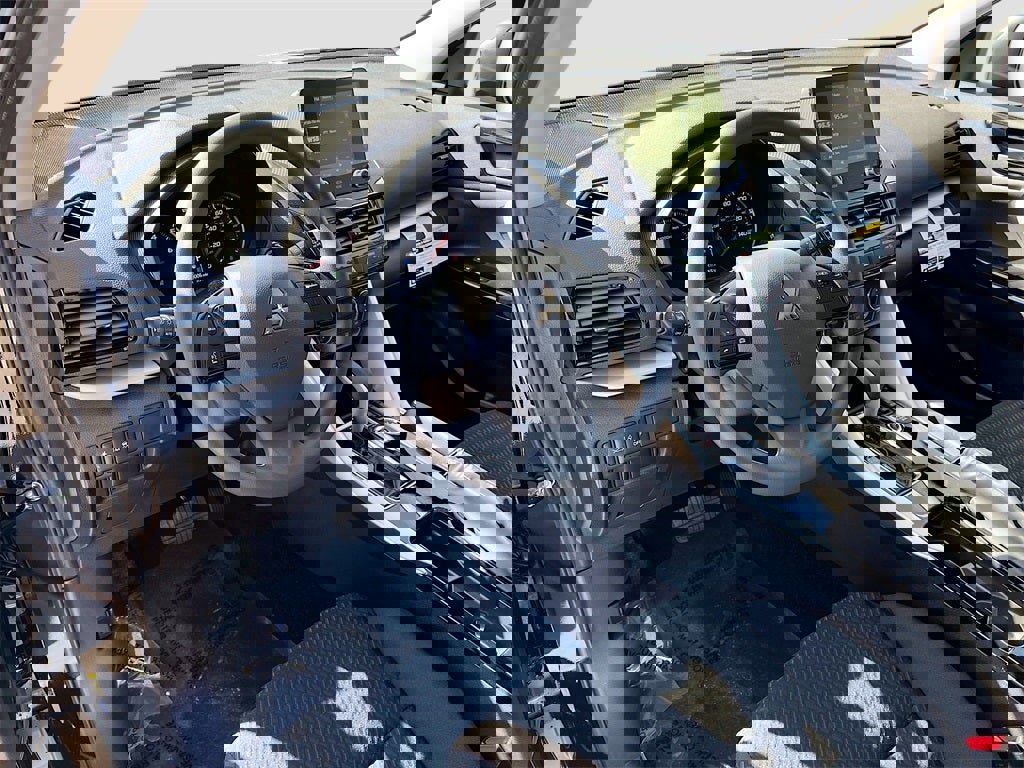 New 2026 Mitsubishi Eclipse Cross LE image 9