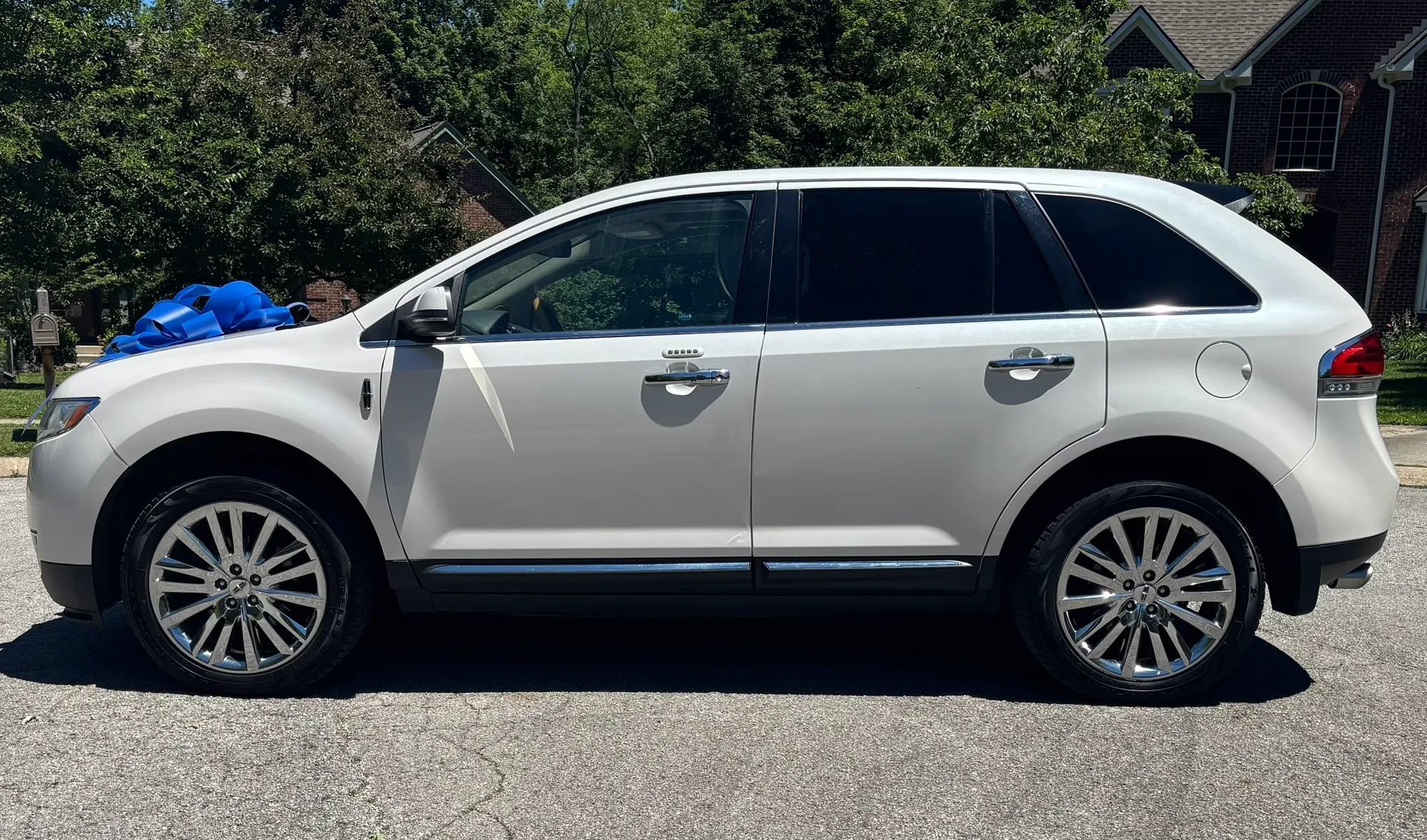 Used 2013 Lincoln MKX AWD image 3