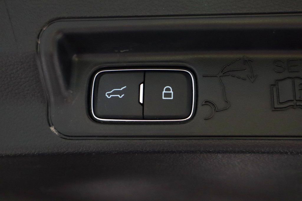 Certified 2022 Ford Explorer Platinum w/ Technology Package image 22