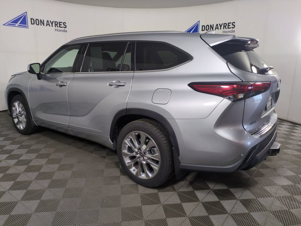 Used 2020 Toyota Highlander Limited AWD/4WD image 3