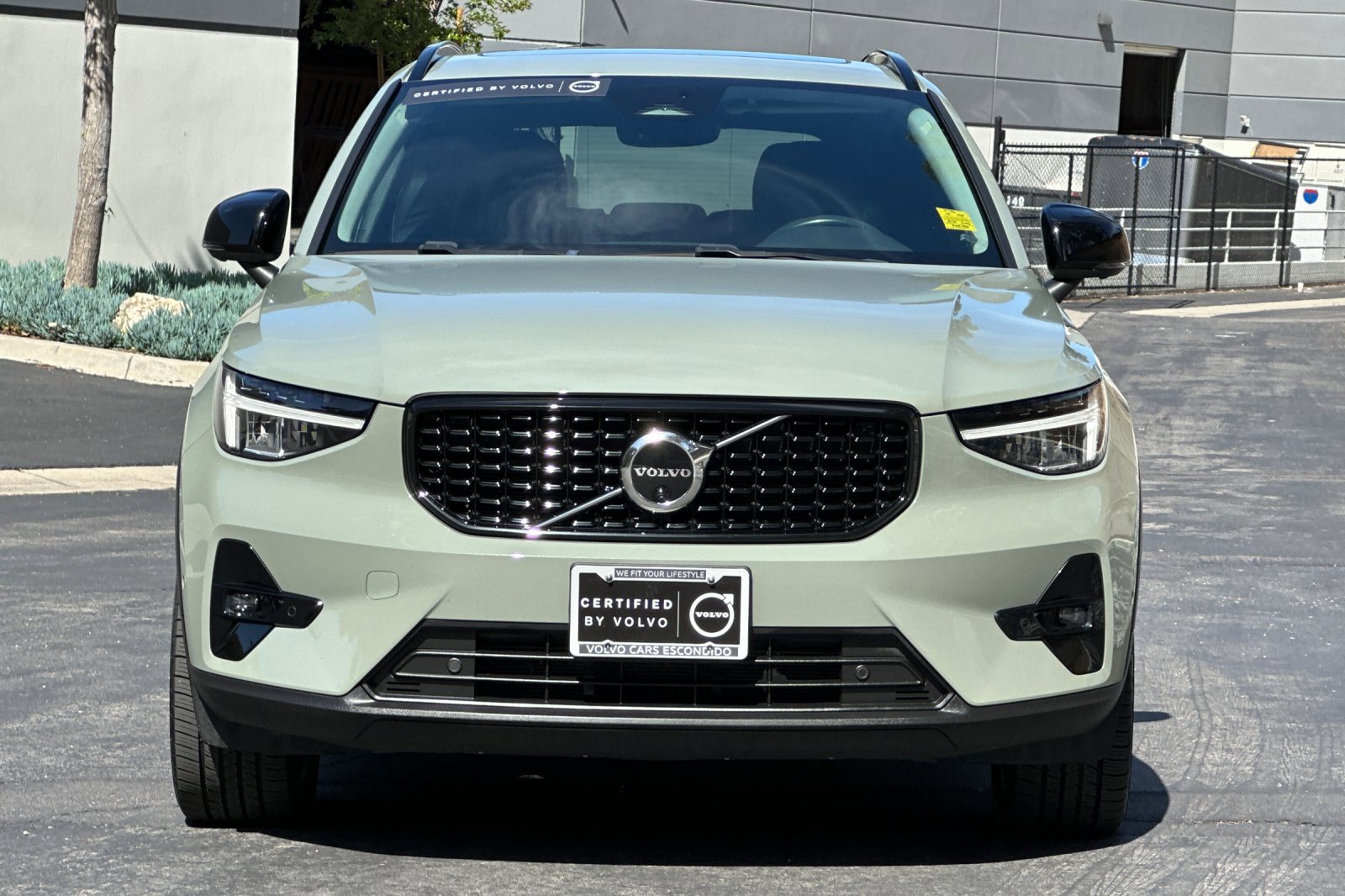 Used 2023 Volvo XC40 B4 Ultimate FWD image 9