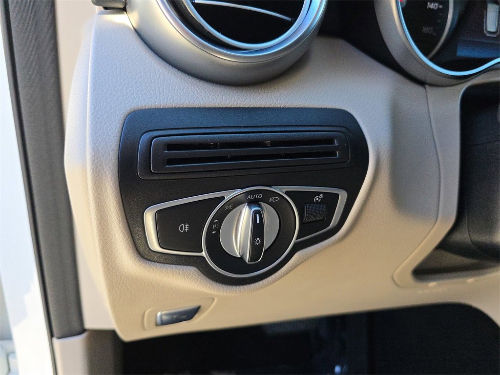 Used 2022 Mercedes-Benz GLC 300 4MATIC image 33