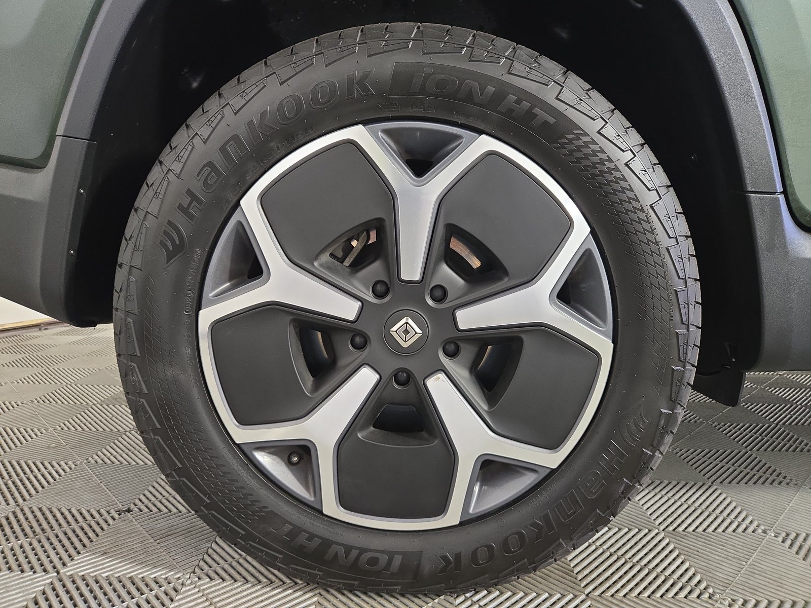 Used 2024 Rivian R1T Adventure Dual AWD/4WD image 12