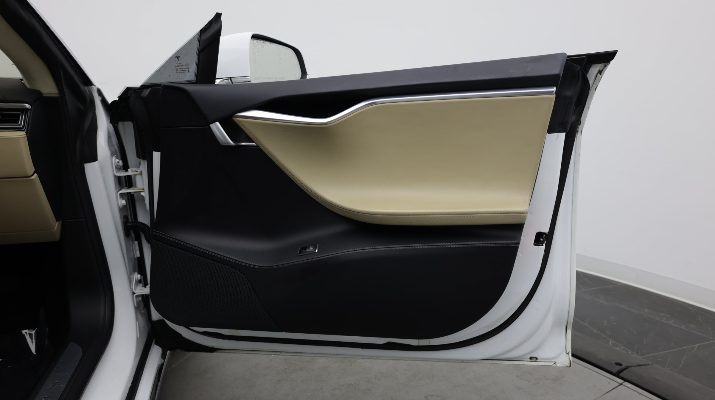 Used 2016 Tesla Model S 70 RWD image 30
