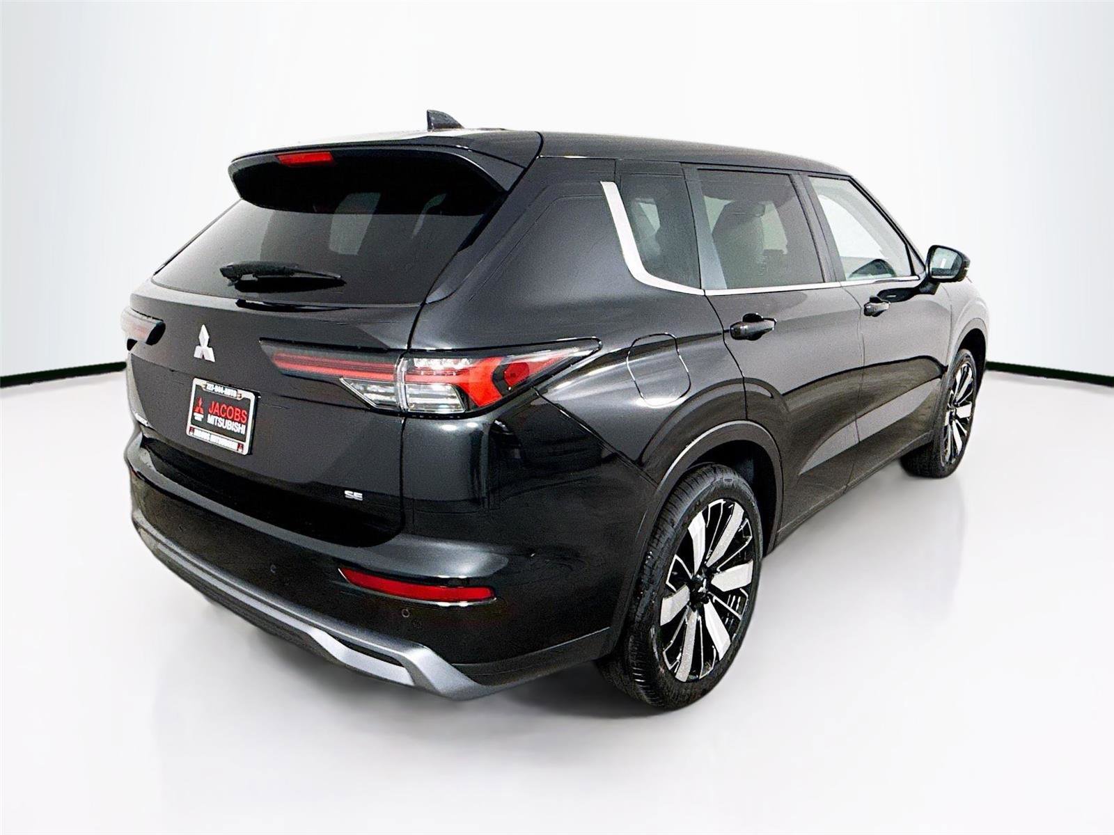 New 2026 Mitsubishi Outlander SE image 33