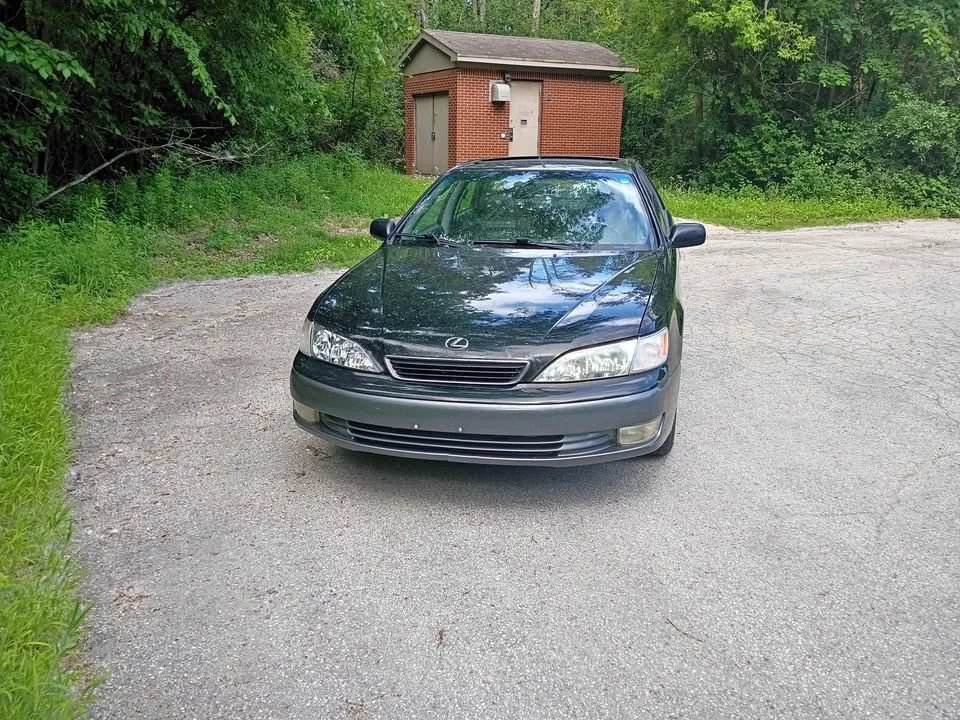 Used 1998 Lexus ES 330 FWD image 2