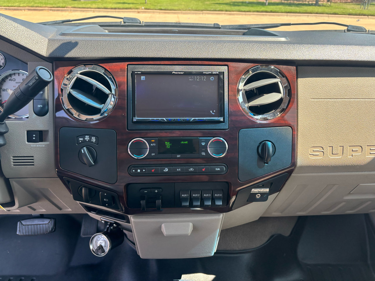 Used 2010 Ford F250 Lariat image 20