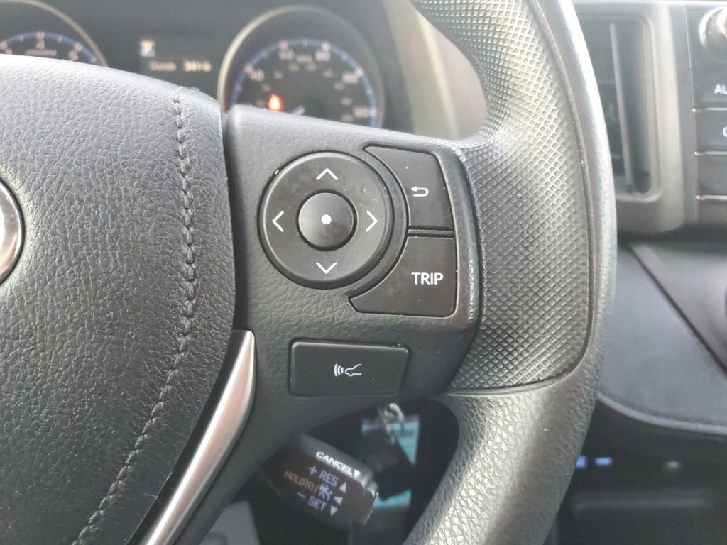Used 2018 Toyota RAV4 LE image 17