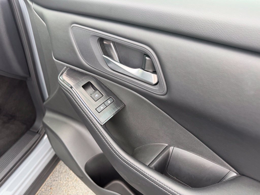 Used 2026 Nissan Rogue SV FWD image 30