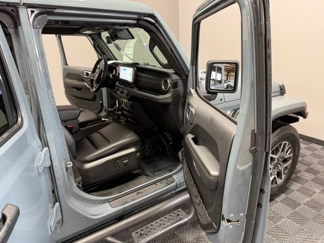 Used 2024 Jeep Wrangler Unlimited Sahara w/ Technology Group AWD/4WD image 23