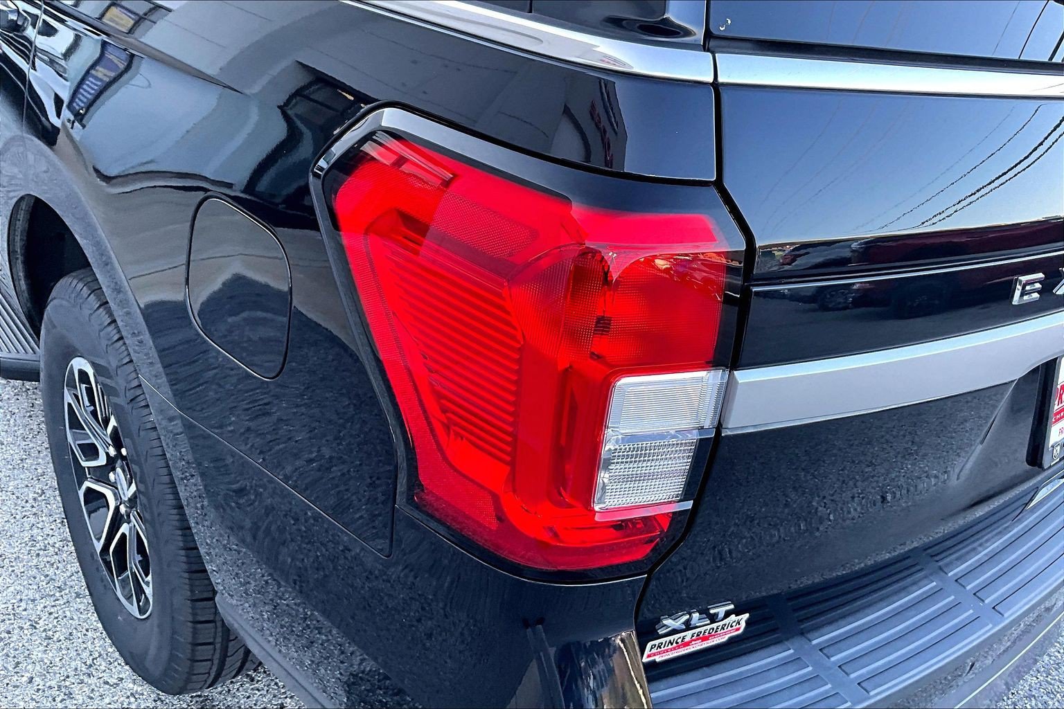 Used 2023 Ford Expedition XLT AWD/4WD image 26