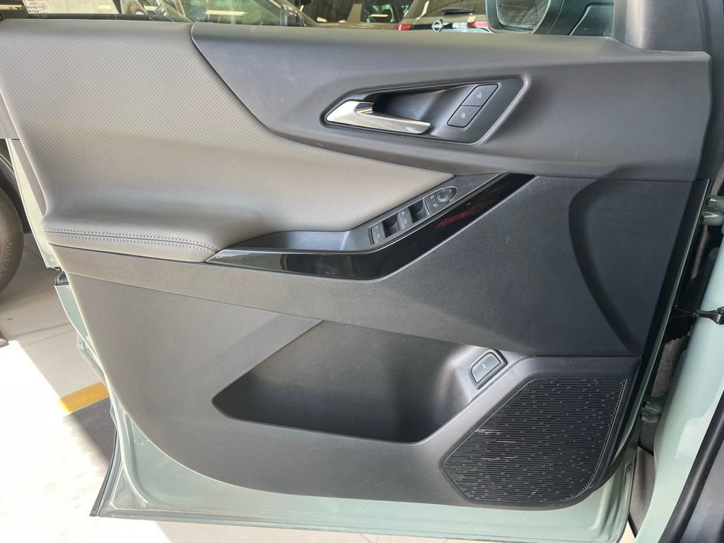 Used 2026 Chevrolet Equinox LT w/ Convenience Package II image 9