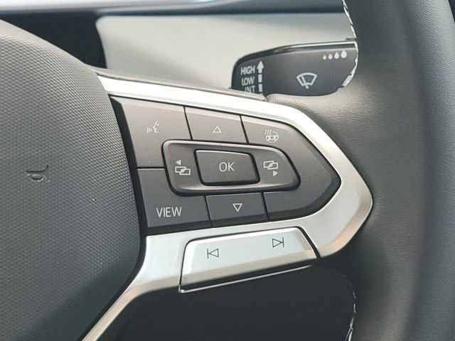 New 2025 Volkswagen Taos SE image 27